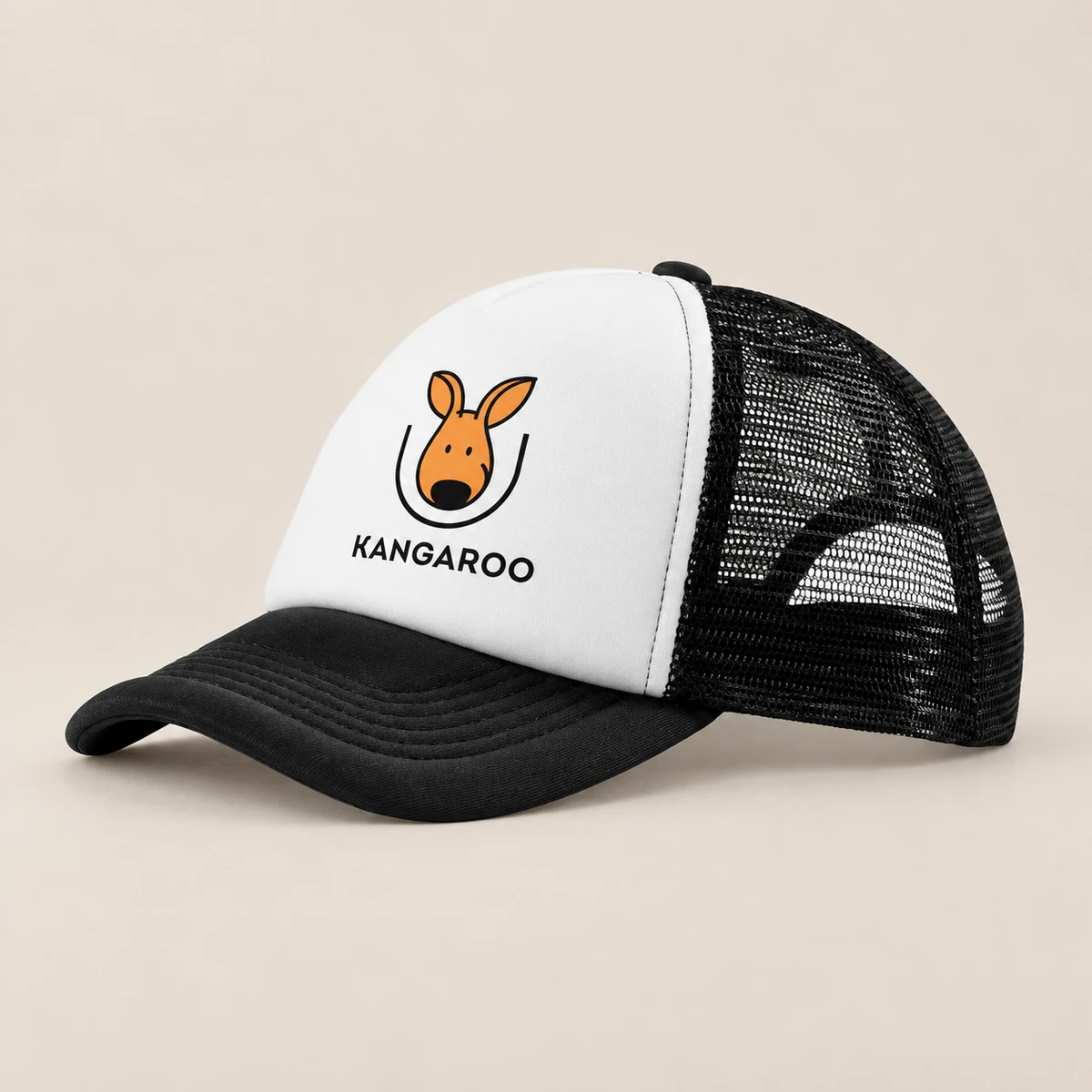 Біло-чорна кепка-тракер з логотипом KANGAROO