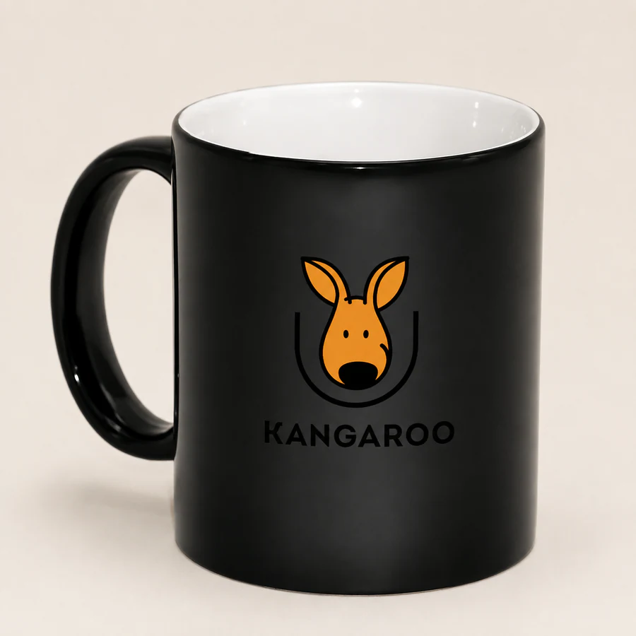 Чорна чашка, що змінює колір 330 мл — фото з логотипом KANGAROO