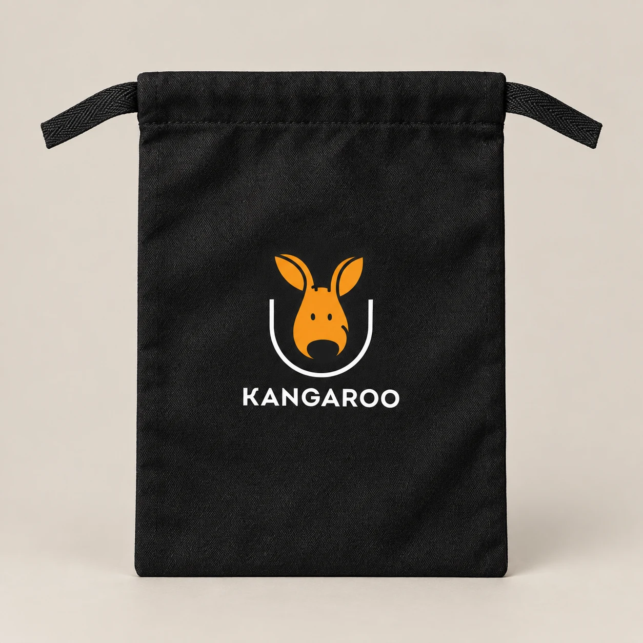 чорний текстильний мішечок 15 × 21 см з логотипом KANGAROO